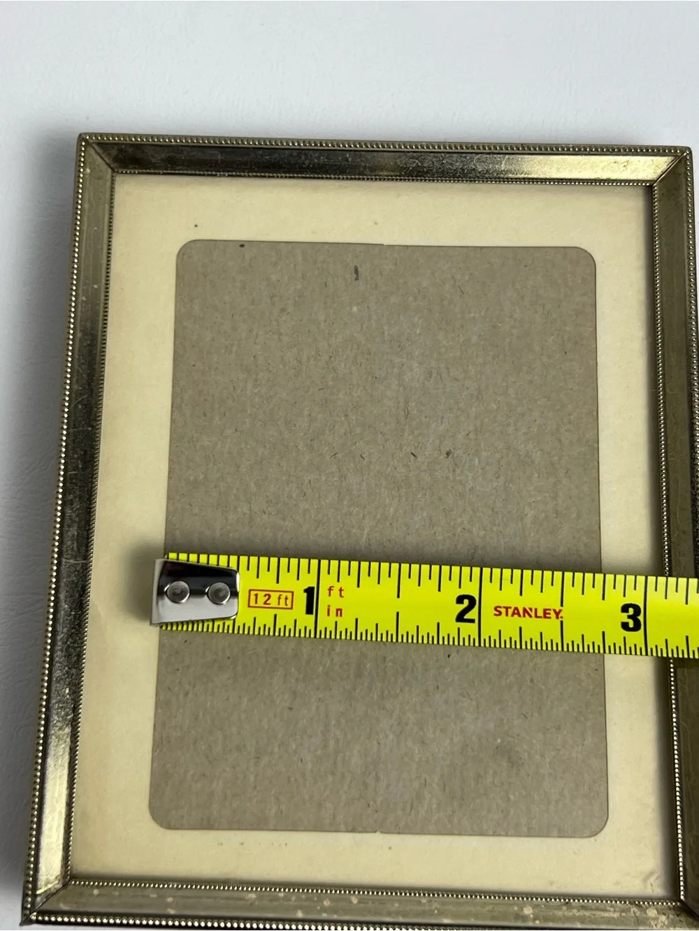 VTG 4 x 5 Gold Tone Metal Brass Ornate Tabletop Picture Frame Textured Edges